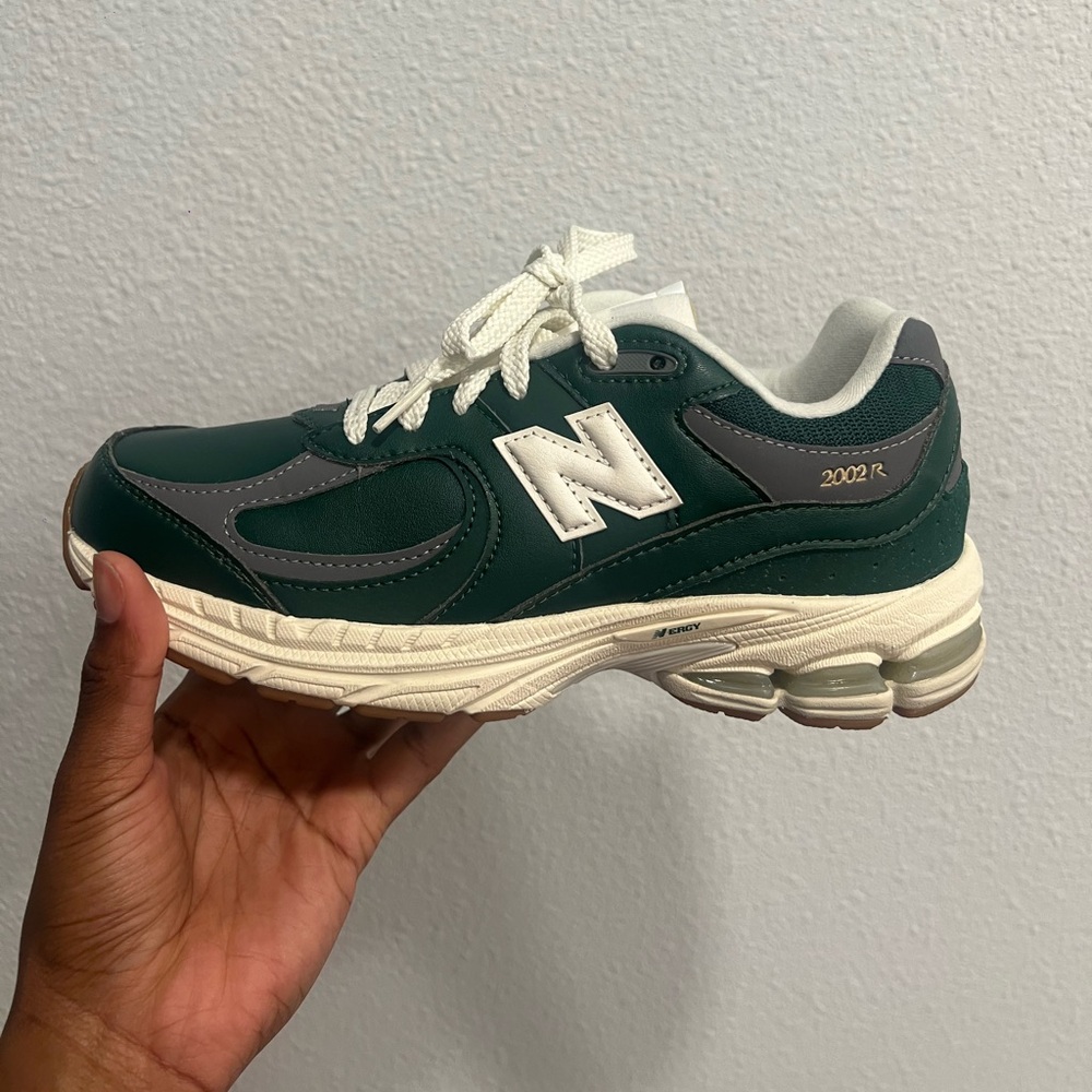 5.5Y New Balance 2002R Nightwatch Green Vintage Leather